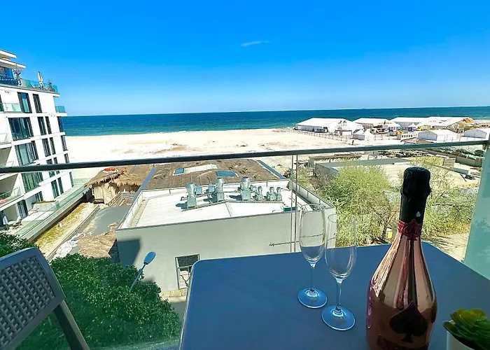 Summerland Seaview דירה