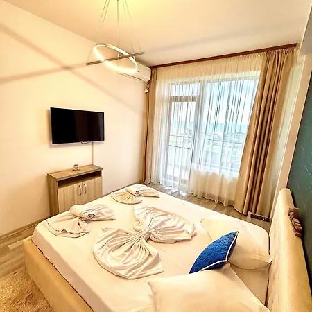 Summerland Seaview Apartament *